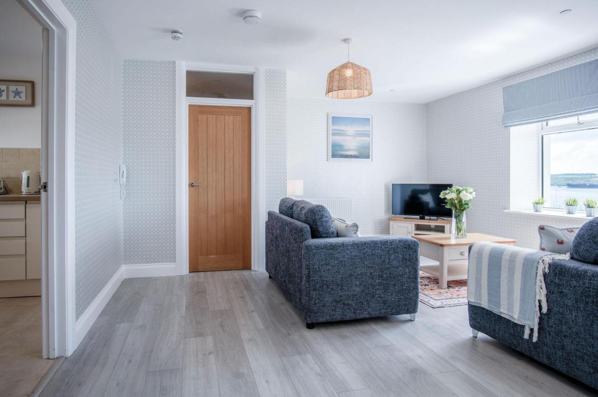 Haven View - 2 Bedroom Apartment - 밀포드헤이븐 외부 사진
